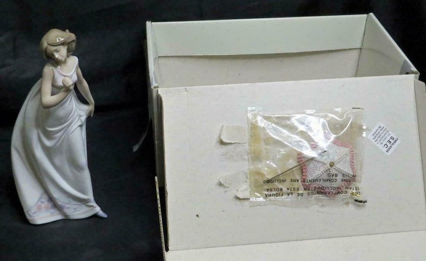 RETIRED LLADRÓ Afternoon Promenade 7636 Society Piece of 1995 with Original Box