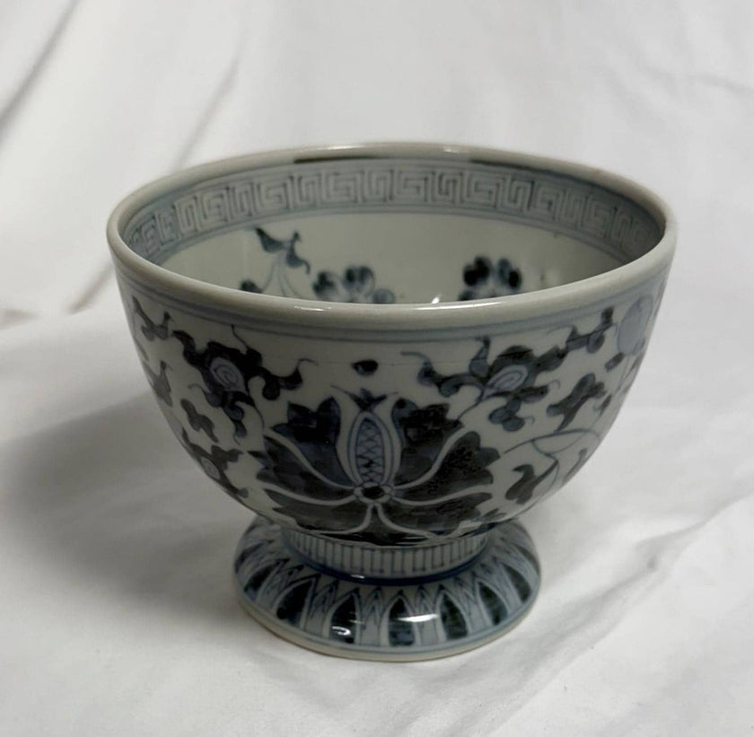 Ming Style Chinese Blue and White Porcelain Footed Bowl Stylized Lotus Design