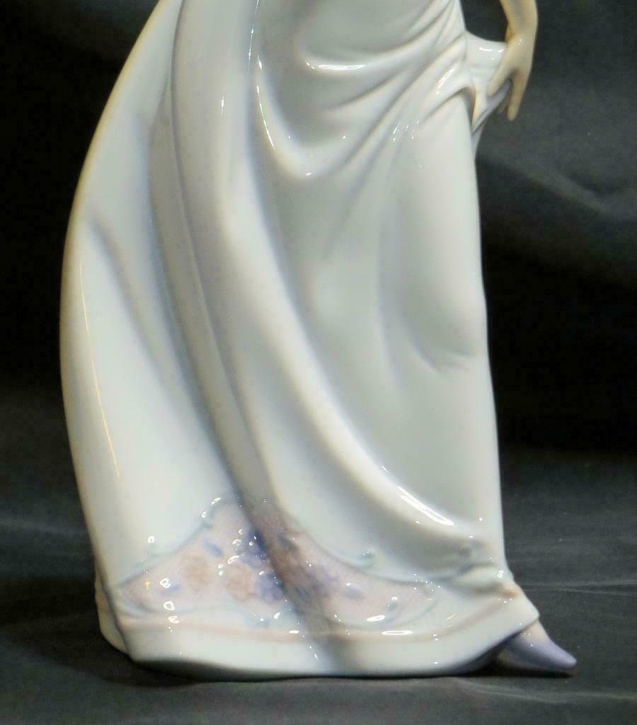 RETIRED LLADRÓ Afternoon Promenade 7636 Society Piece of 1995 with Original Box