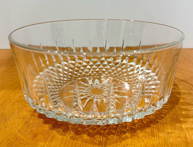 Vintage Arcoroc USA Diamant Sunburst Cut Glass Serving Bowl