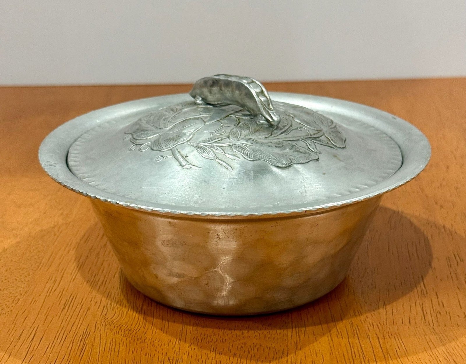 Vintage Everlast Hand-Forged Hammered Aluminum Bowl 1038 & Lid Pea Pod Handle