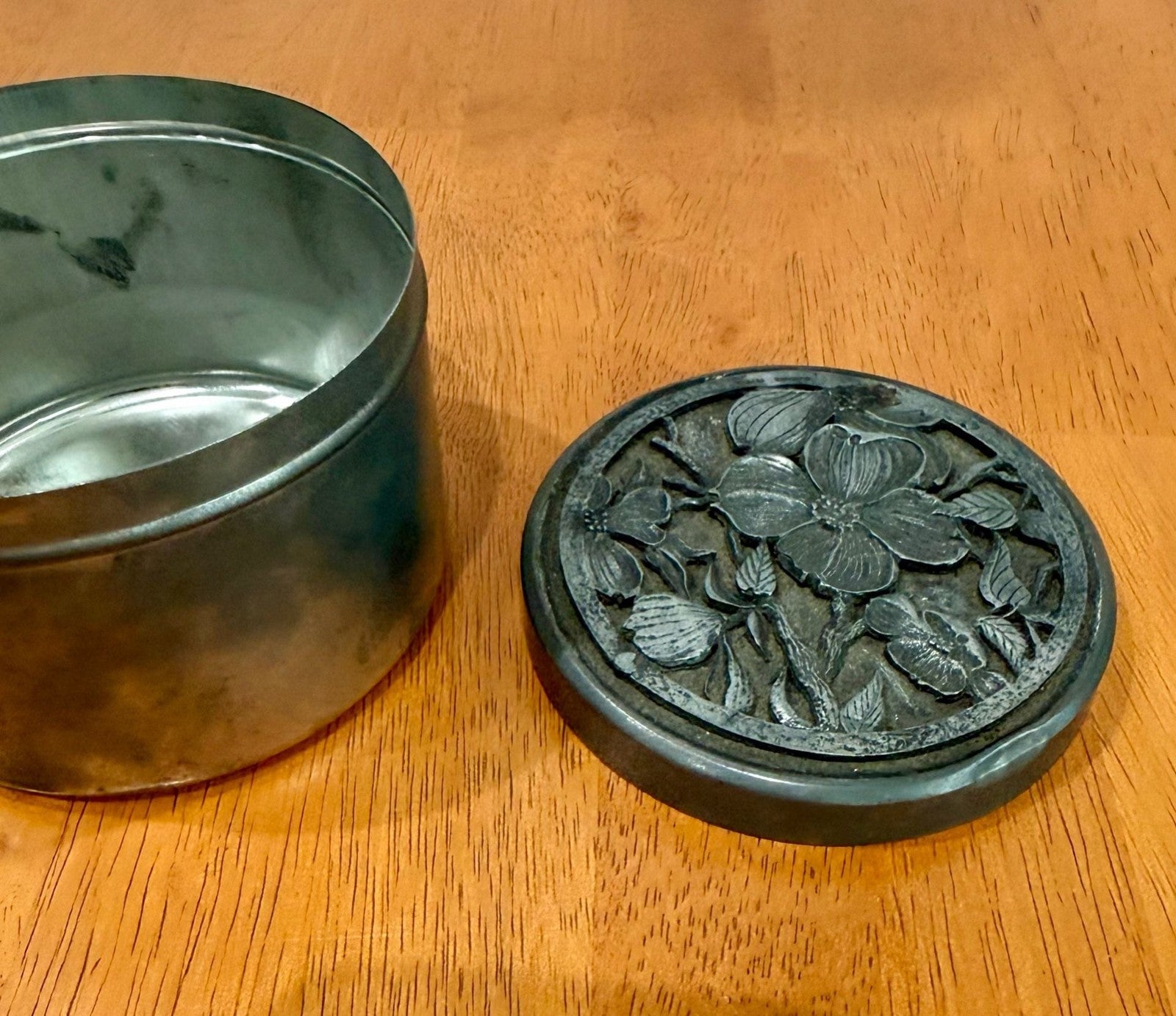 Vintage 1976 Metzke Pewter Round Trinket Box Floral Dogwood Relief Lid