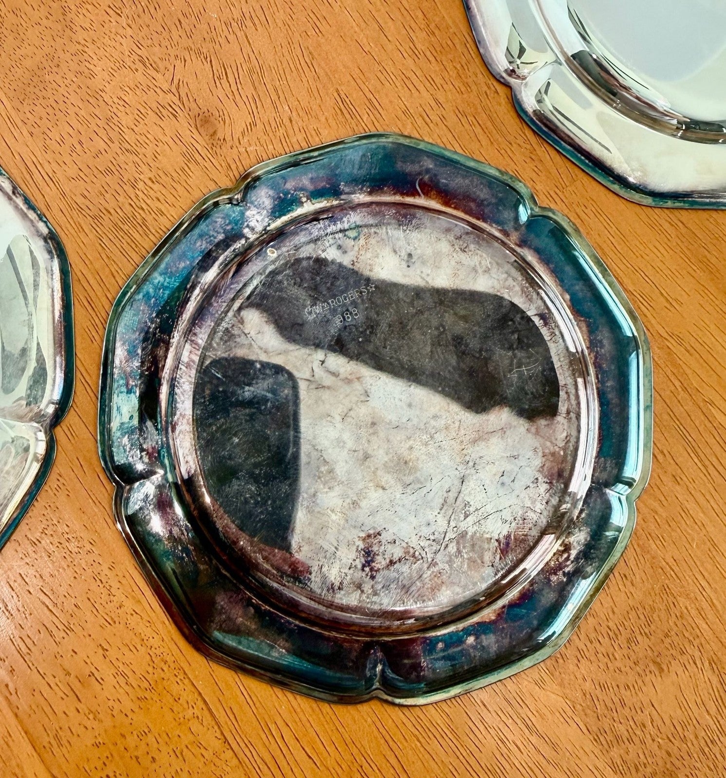 Set of 4 Vintage Wm. Rogers 988 Silverplate Scalloped Bread & Butter Plates
