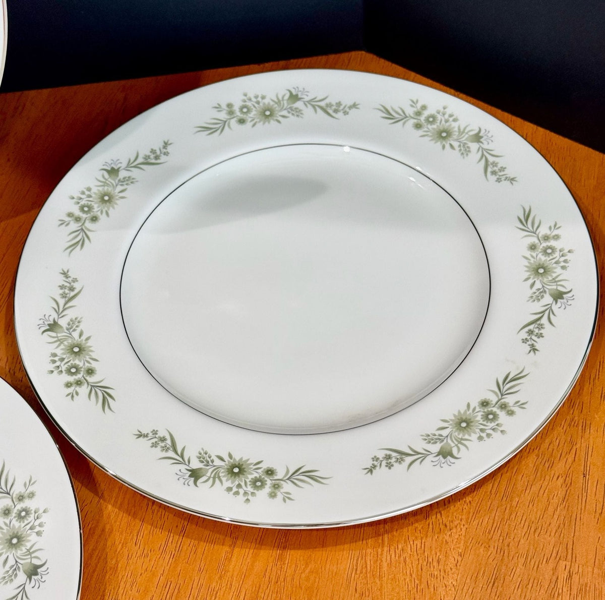 Vintage Wedgwood Westbury Dinner Plate 10.75-Inch Set of 4
