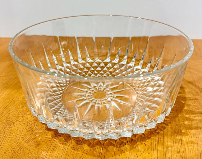 Vintage Arcoroc USA Diamant Sunburst Cut Glass Serving Bowl