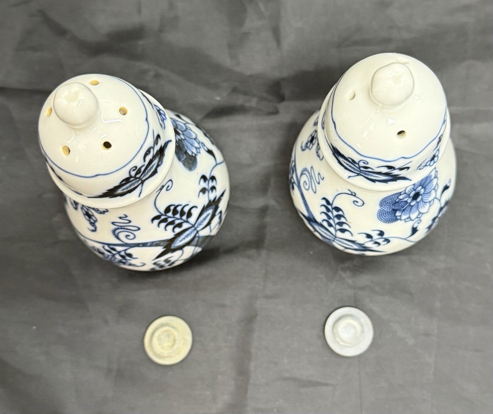 Vintage Blue Danube Floral Blue Onion Pattern Salt & Pepper Shaker Set Japan