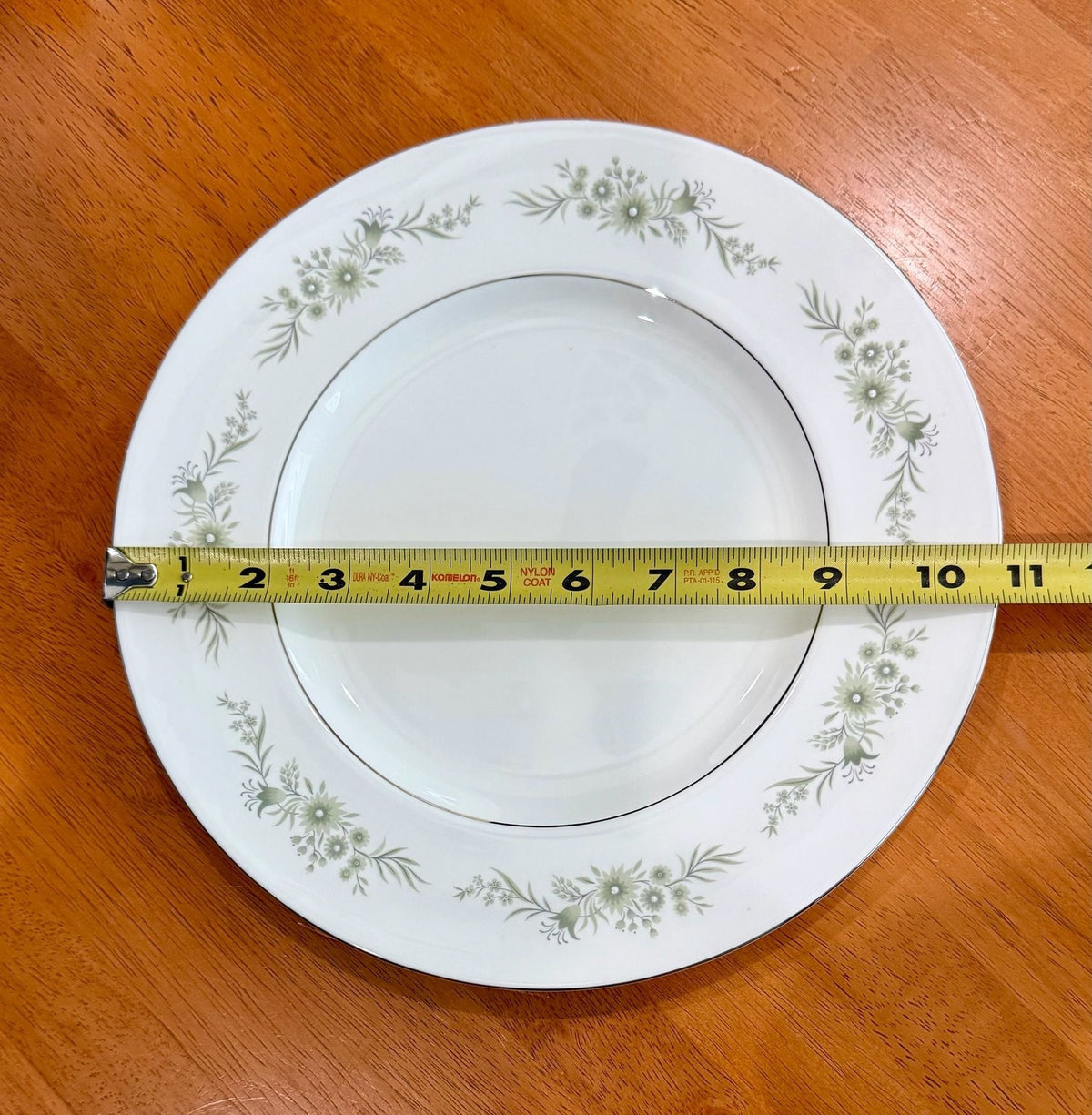 Vintage Wedgwood Westbury Dinner Plate 10.75-Inch Set of 4