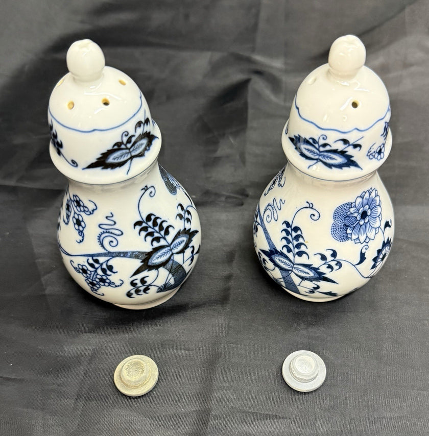 Vintage Blue Danube Floral Blue Onion Pattern Salt & Pepper Shaker Set Japan