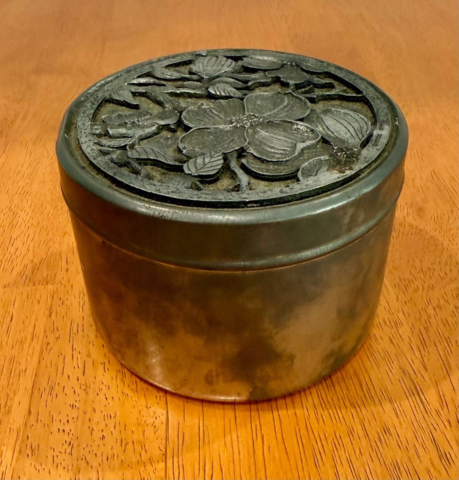 Vintage 1976 Metzke Pewter Round Trinket Box Floral Dogwood Relief Lid