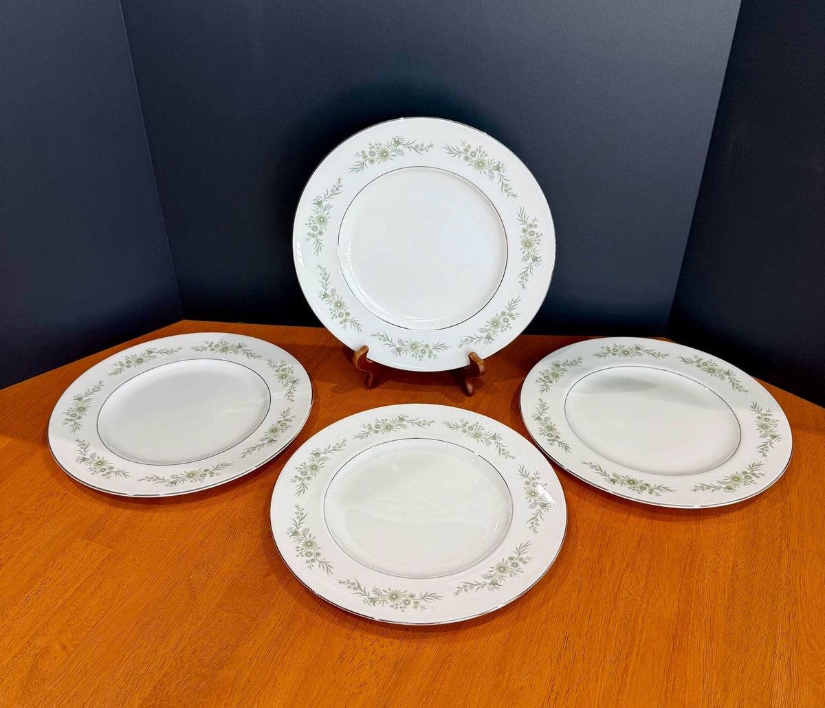 Vintage Wedgwood Westbury Dinner Plate 10.75-Inch Set of 4