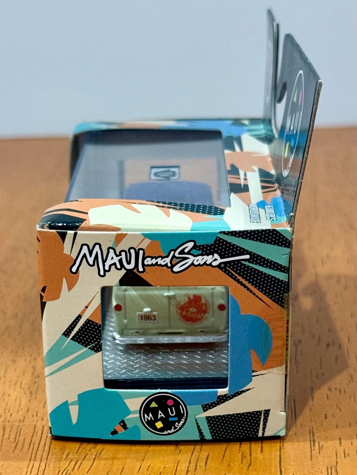 M2 Machines Maui and Sons 1963 Ford Econoline Delivery Van R80
