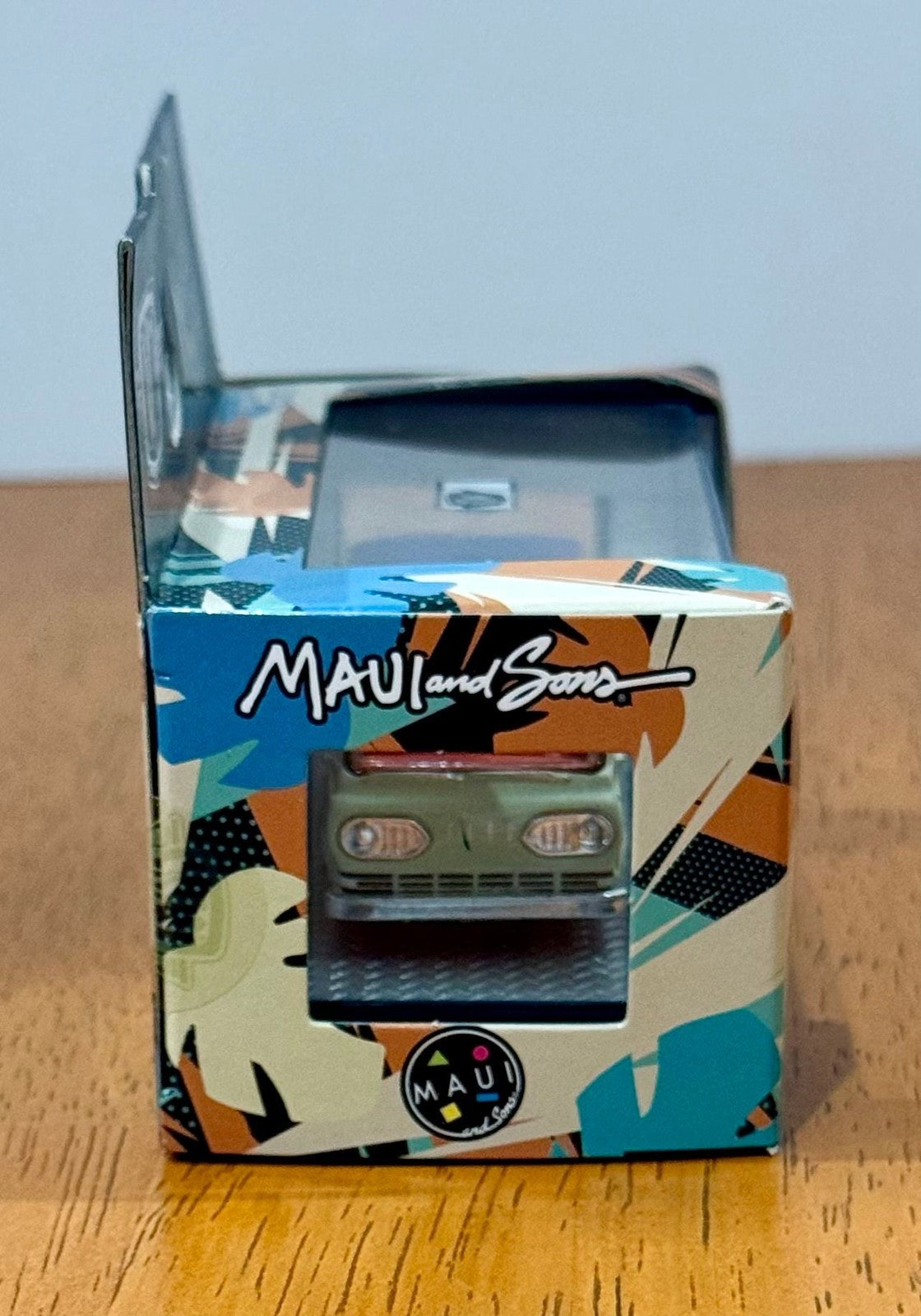 M2 Machines Maui and Sons 1963 Ford Econoline Delivery Van R80