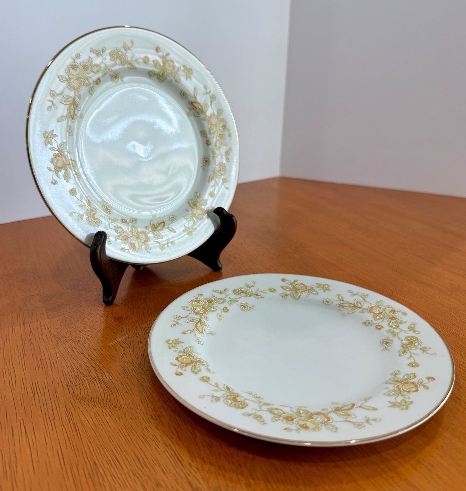 Vintage Set of 2 Majestic China Meredith 305 Bread and Butter Plates Japan Floral