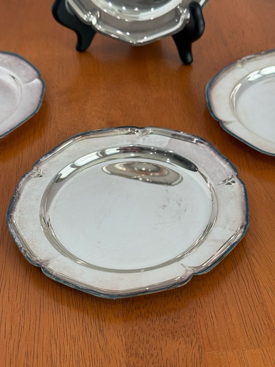 Set of 4 Vintage Wm. Rogers 988 Silverplate Scalloped Bread & Butter Plates