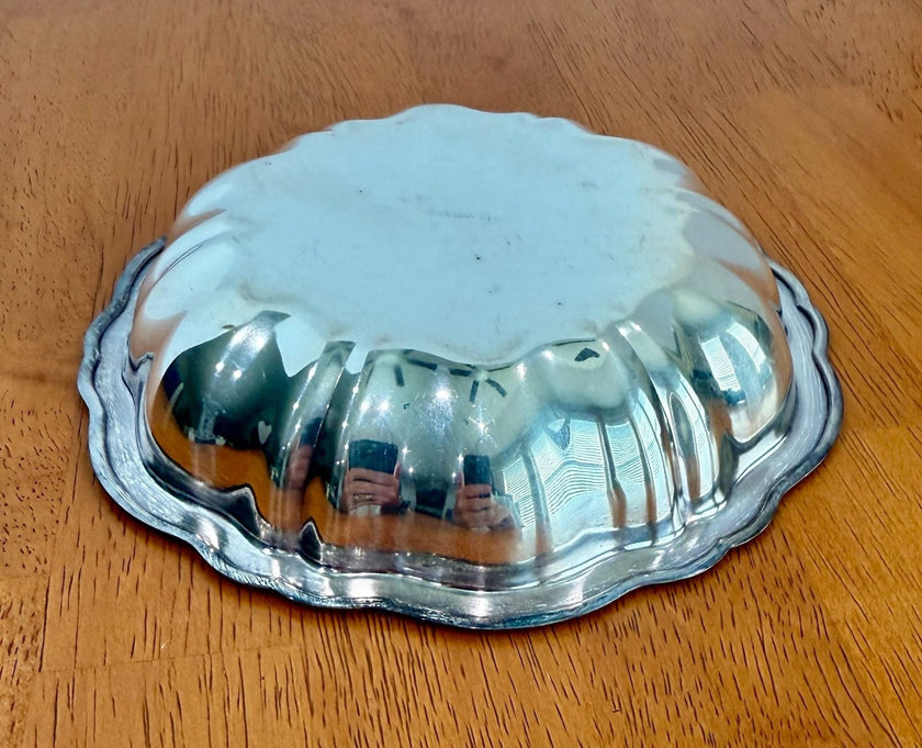 Vintage Oneida Ltd. Silver-Plated Scalloped Rim Candy Dish
