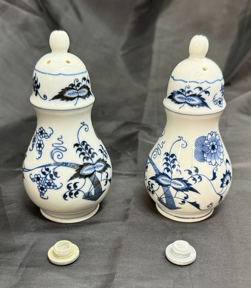 Vintage Blue Danube Floral Blue Onion Pattern Salt & Pepper Shaker Set Japan