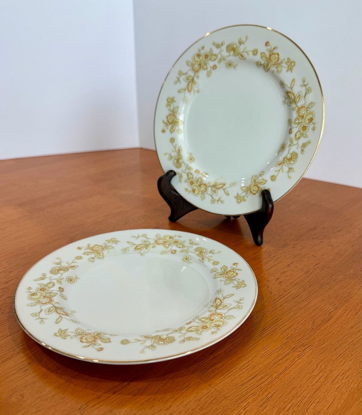 Vintage Set of 2 Majestic China Meredith 305 Bread and Butter Plates Japan Floral