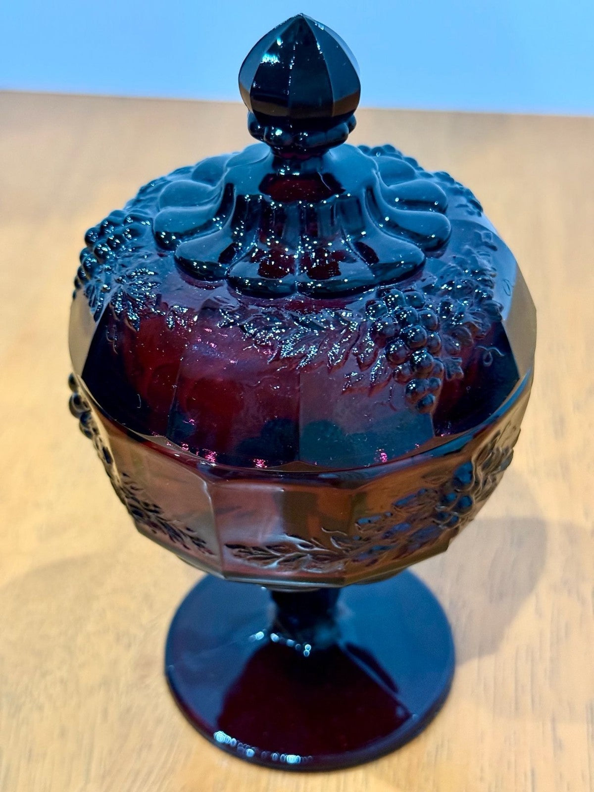 Vintage LG Wright Amethyst Purple Glass Pedestal Covered Candy Dish Grape Motif