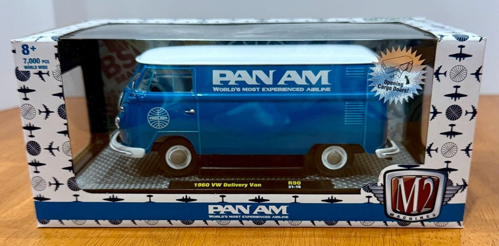M2 Machines 1960 VW Volkswagen Delivery Van Pan Am Blue White 1:24 Diecast R90