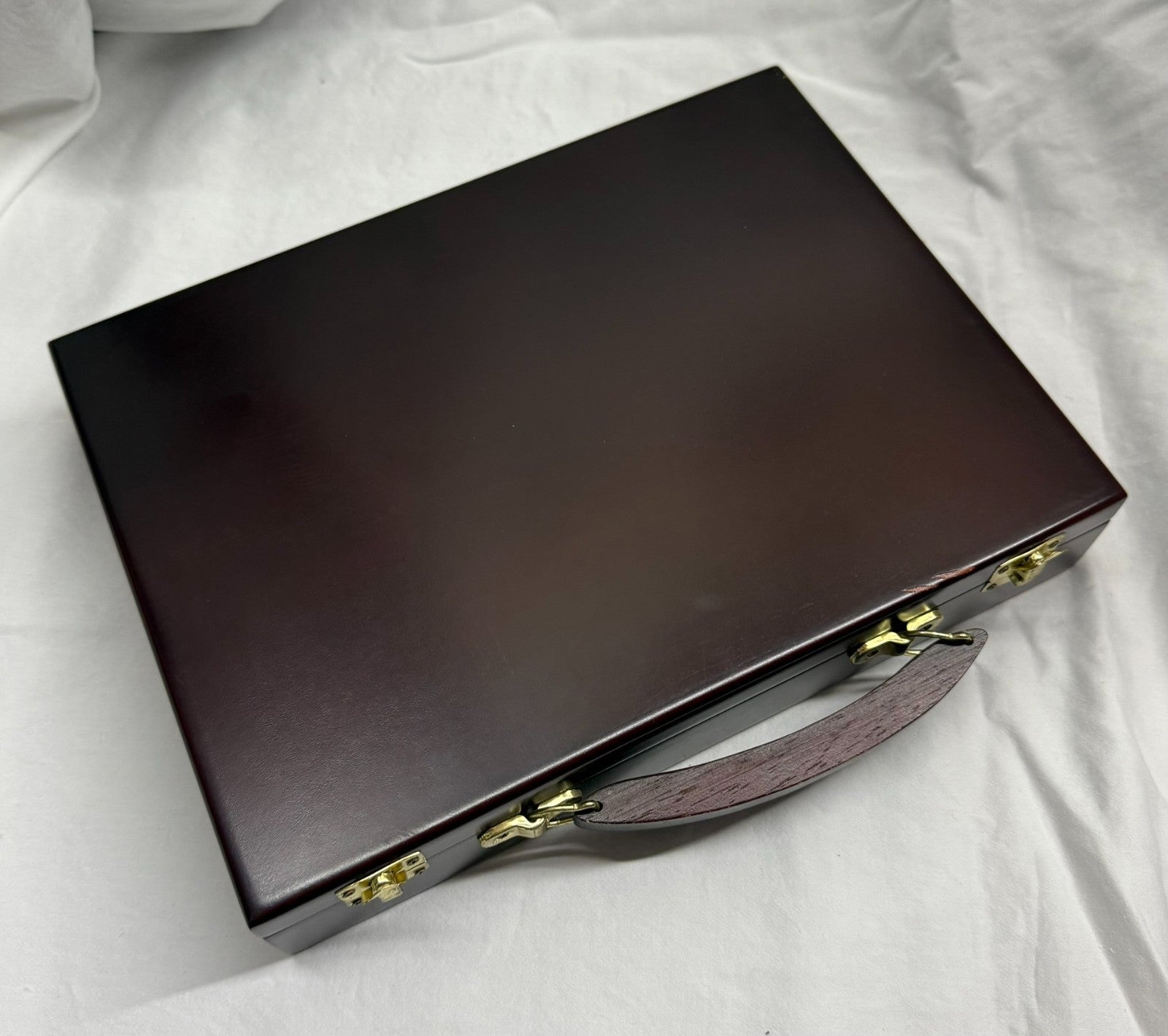 Cardinal's Texas Hold 'Em Poker Set Dark Maroon Wooden Case 2 Card Decks