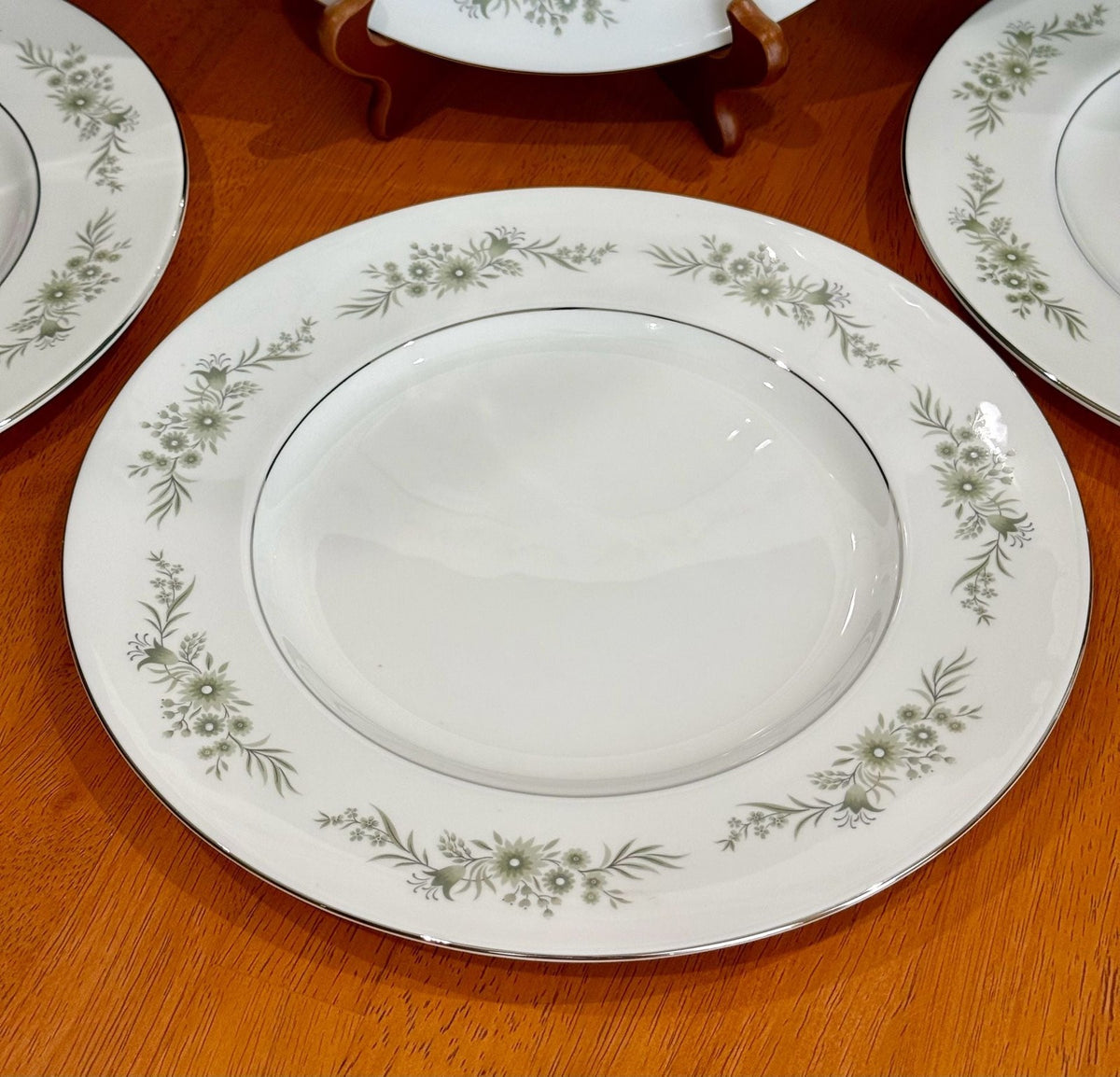 Vintage Wedgwood Westbury Dinner Plate 10.75-Inch Set of 4