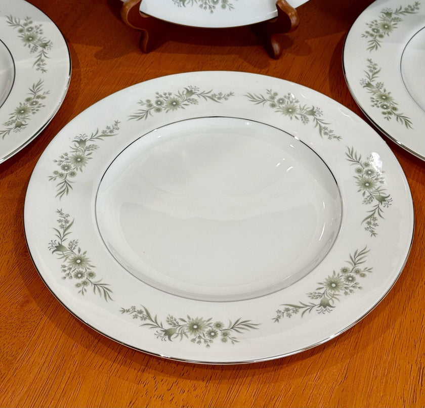 Vintage Wedgwood Westbury Dinner Plate 10.75-Inch Set of 4