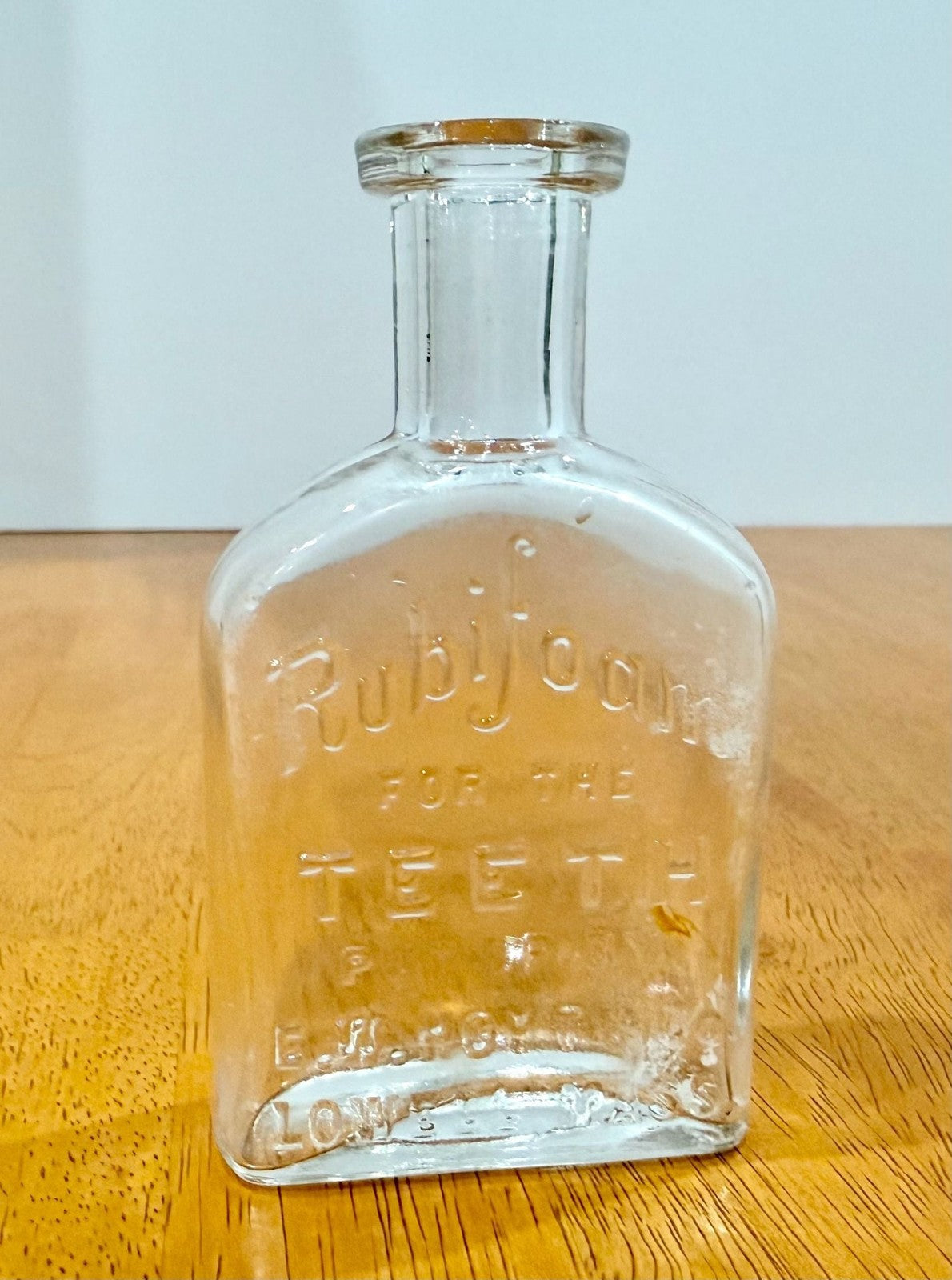 Antique Rubifoam For The Teeth E.W. Hoyt & Co. Glass Bottle
