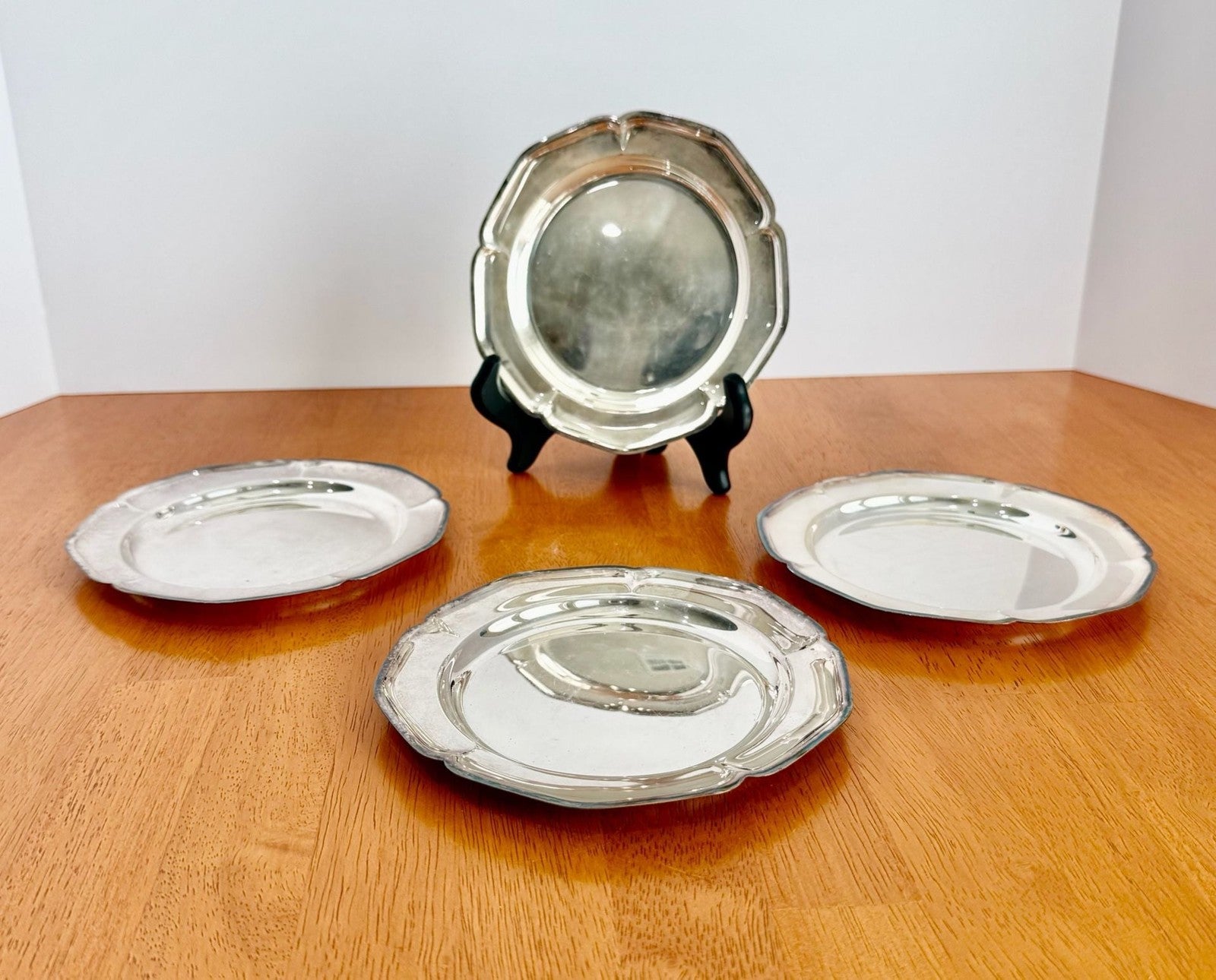 Set of 4 Vintage Wm. Rogers 988 Silverplate Scalloped Bread & Butter Plates