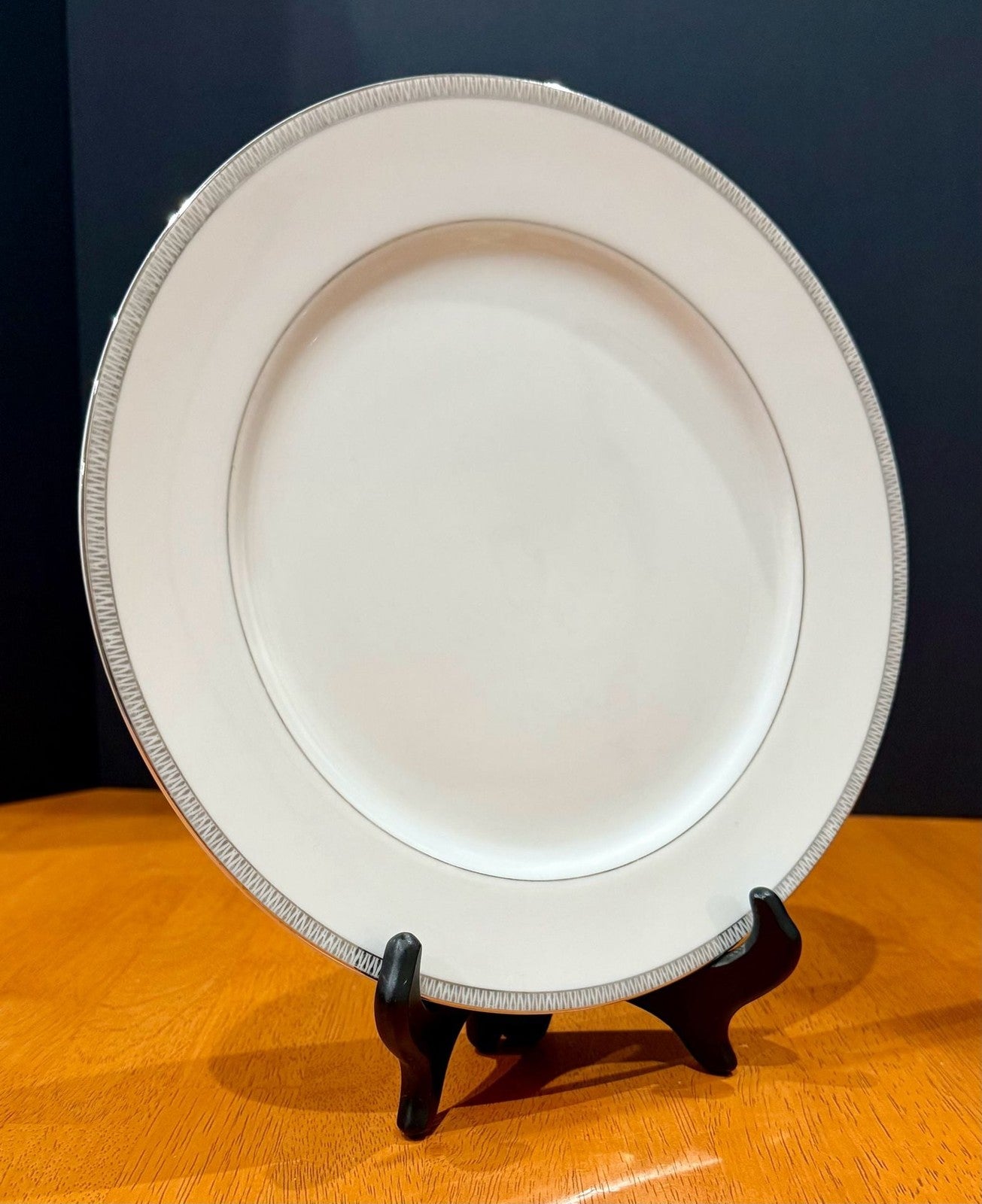 Vintage Mikasa Barclay Pattern 8258 Fine China 10.5-inch Dinner Plate