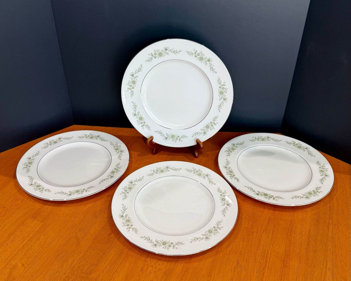 Vintage Wedgwood Westbury Dinner Plate 10.75-Inch Set of 4