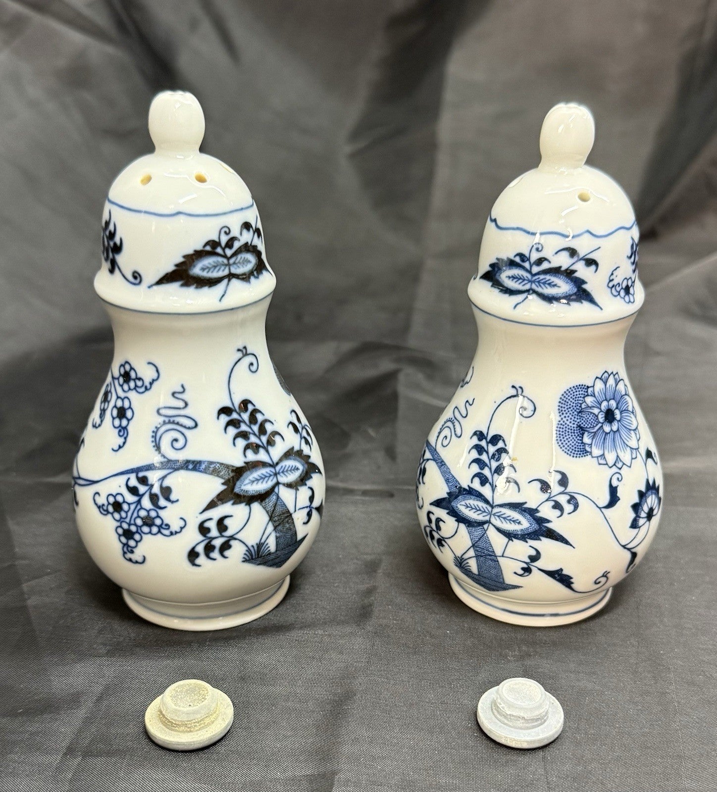 Vintage Blue Danube Floral Blue Onion Pattern Salt & Pepper Shaker Set Japan