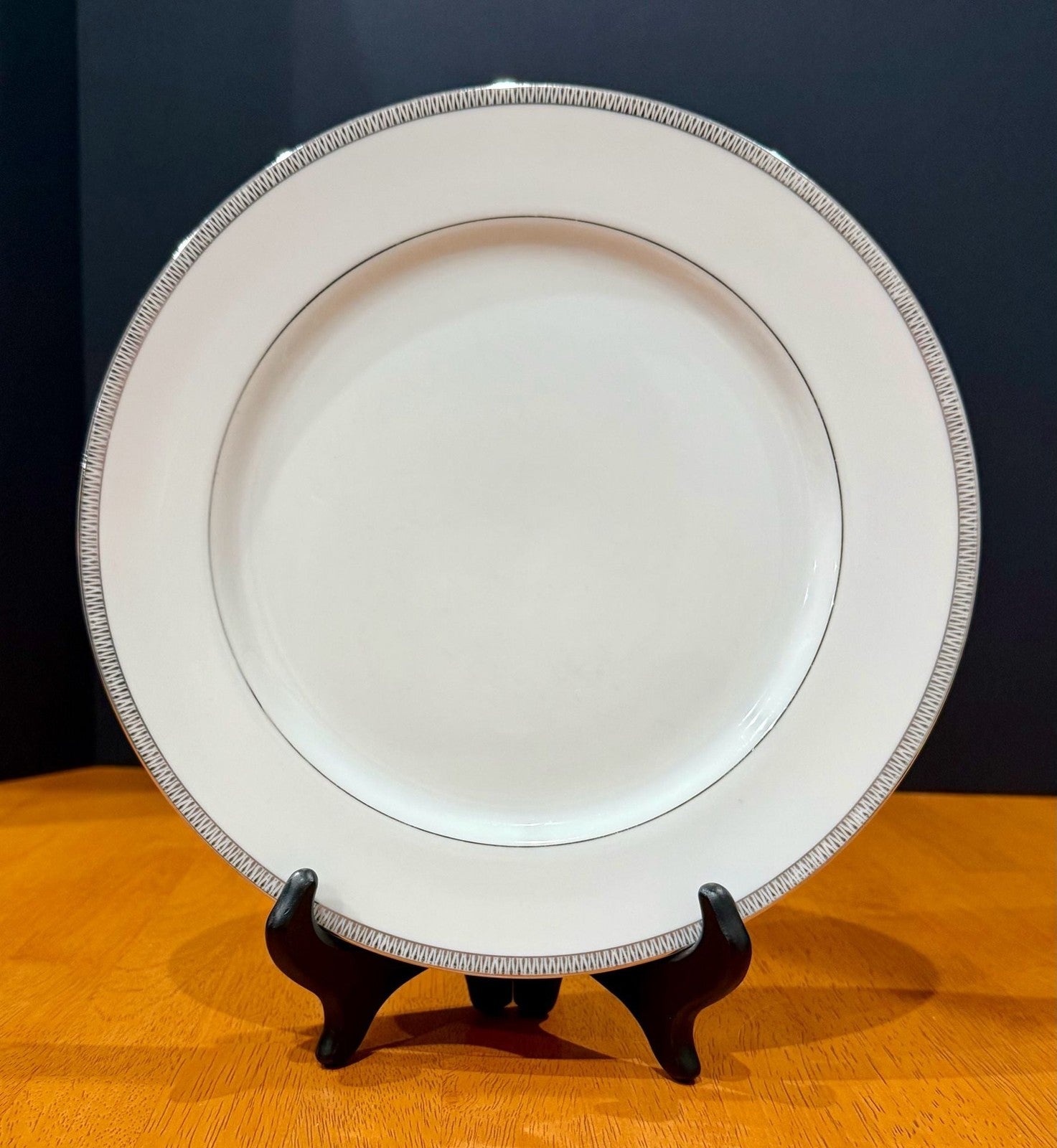 Vintage Mikasa Barclay Pattern 8258 Fine China 10.5-inch Dinner Plate