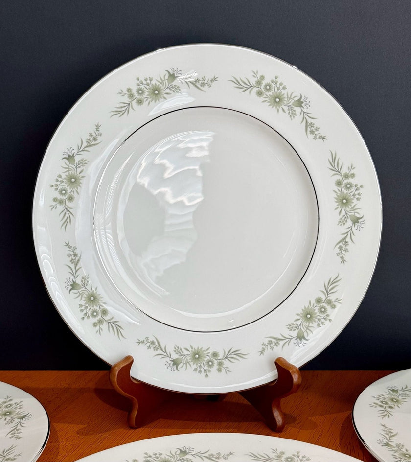 Vintage Wedgwood Westbury Dinner Plate 10.75-Inch Set of 4