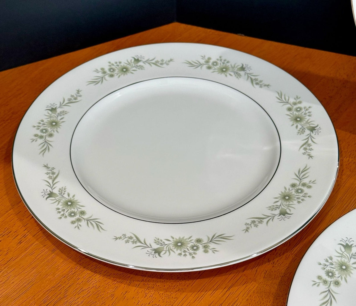 Vintage Wedgwood Westbury Dinner Plate 10.75-Inch Set of 4