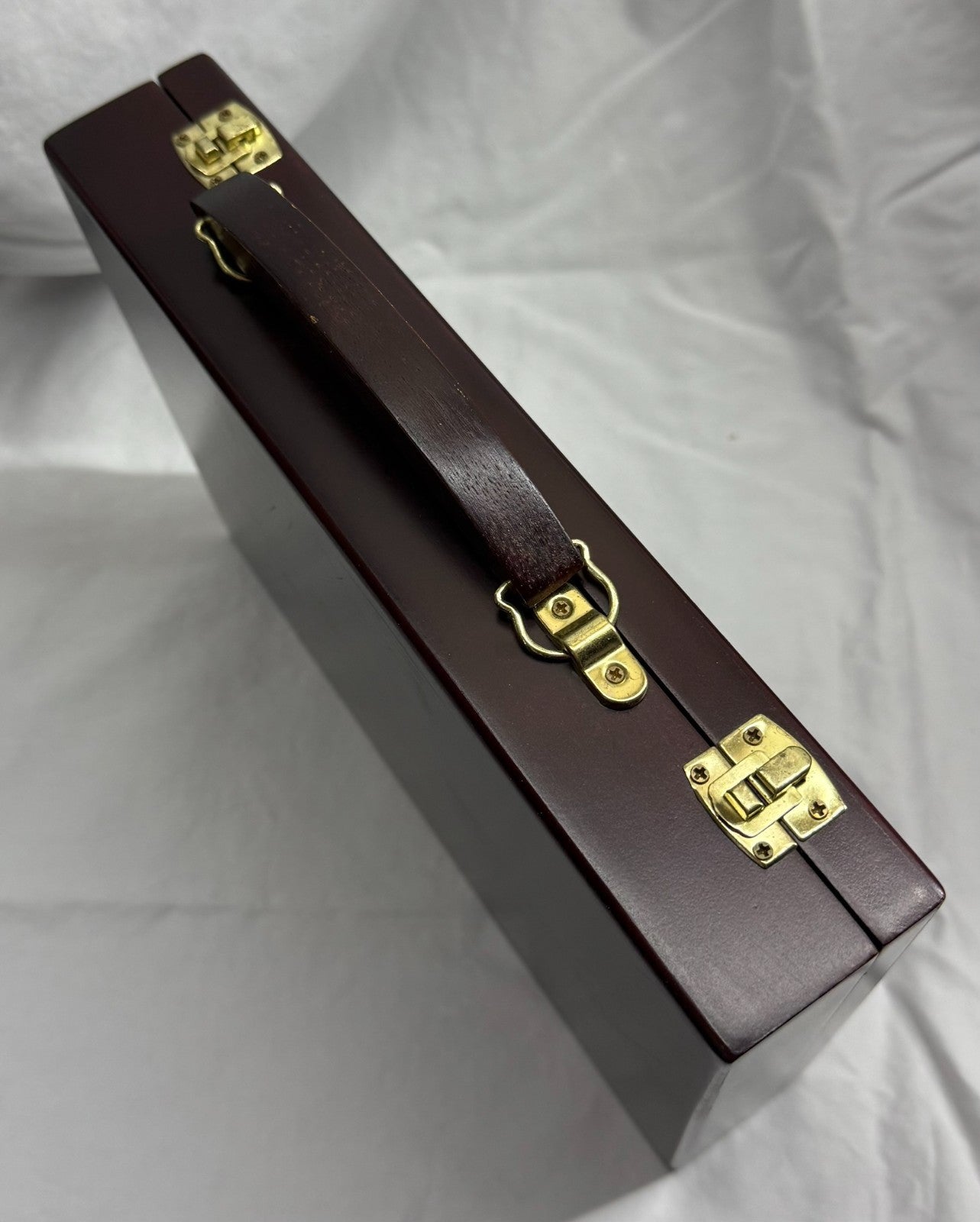 Cardinal's Texas Hold 'Em Poker Set Dark Maroon Wooden Case 2 Card Decks