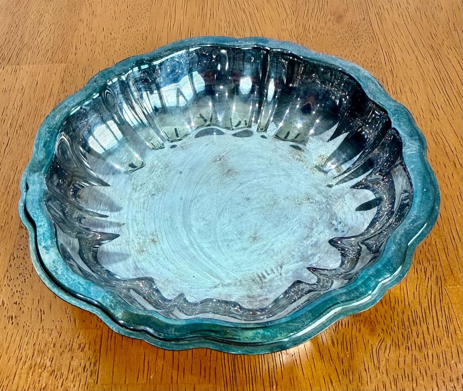 Vintage Oneida Ltd. Silver-Plated Scalloped Rim Candy Dish