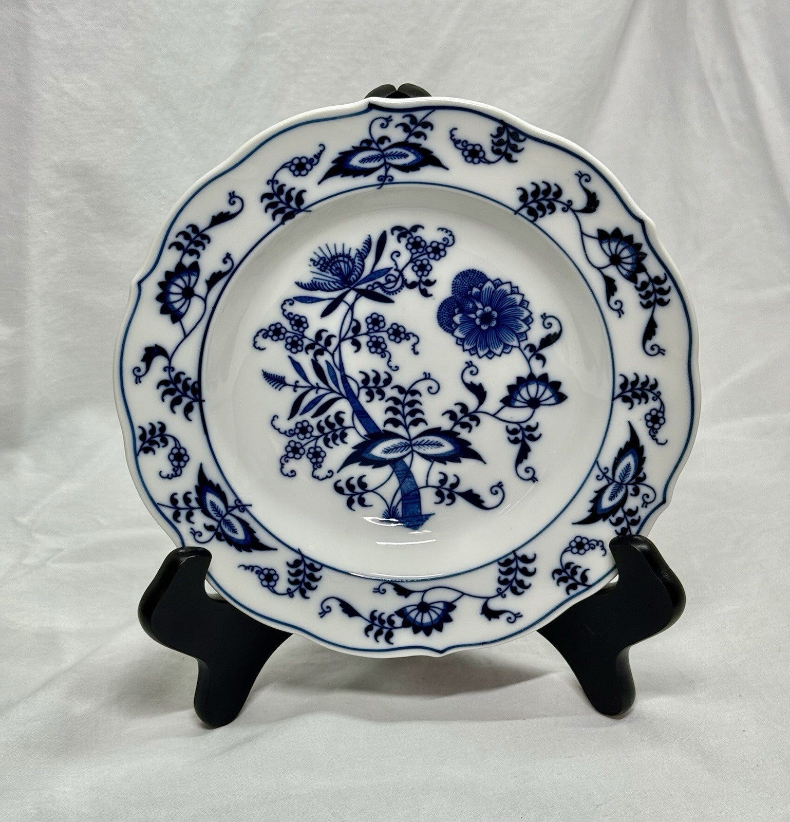 Vintage Blue Danube China Blue Onion Pattern Rimmed 8 1/4