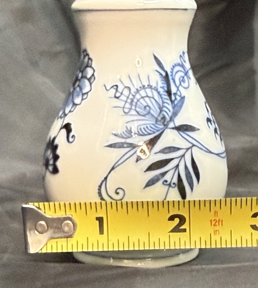 Vintage Blue Danube Floral Blue Onion Pattern Salt & Pepper Shaker Set Japan