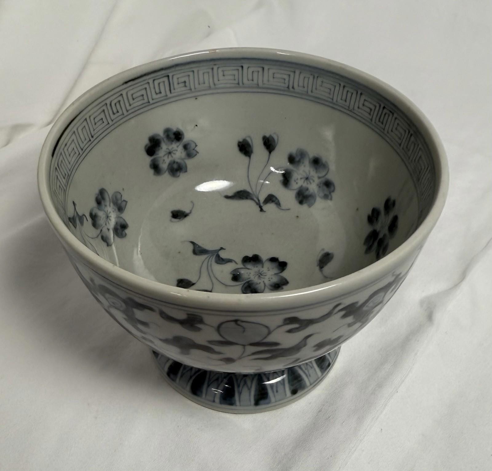 Ming Style Chinese Blue and White Porcelain Footed Bowl Stylized Lotus Design