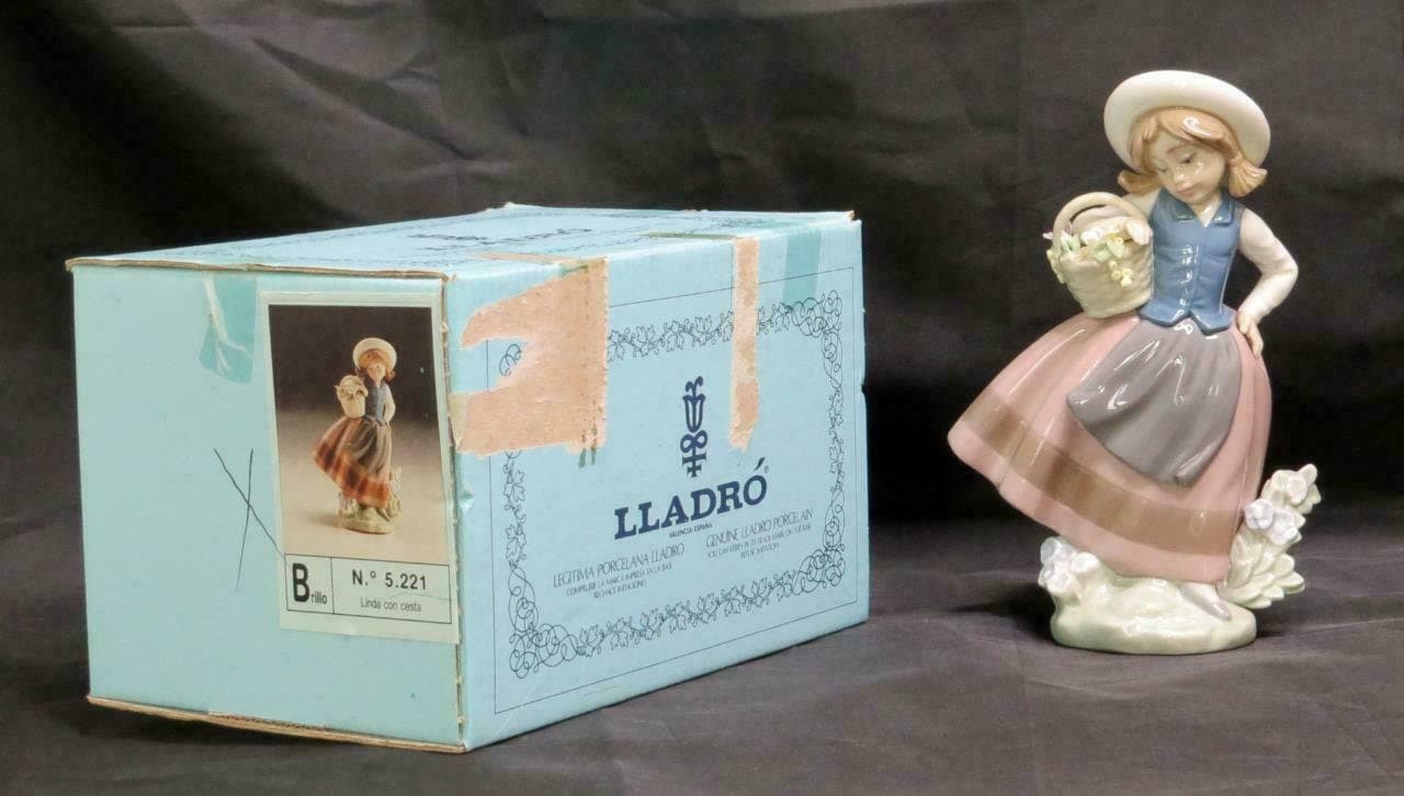 RETIRED LLADRÓ Sweet Scent 5221 Girl With Flower Basket Figurine With Box