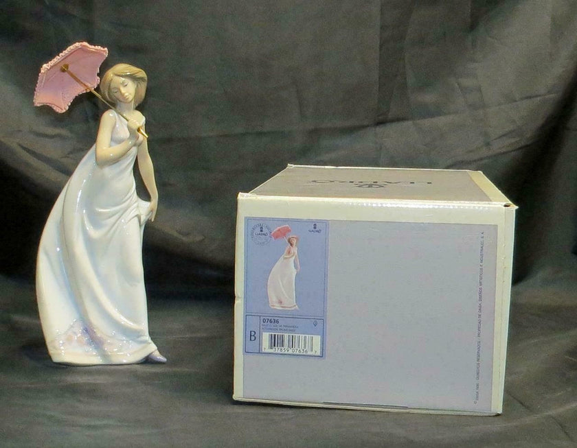 RETIRED LLADRÓ Afternoon Promenade 7636 Society Piece of 1995 with Original Box