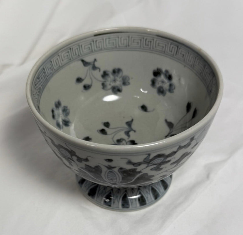 Ming Style Chinese Blue and White Porcelain Footed Bowl Stylized Lotus Design