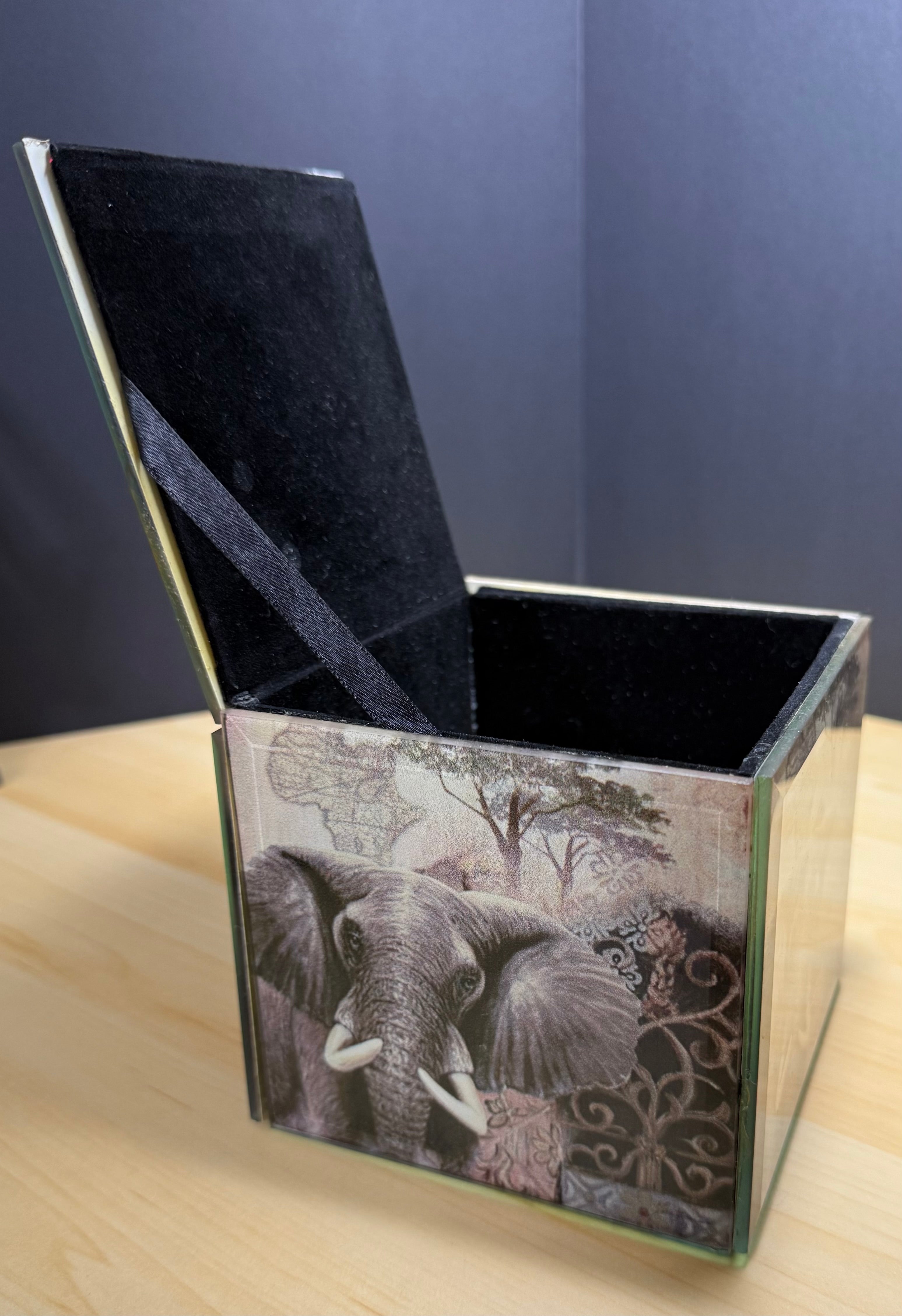 Arister Gifts Beveled Glass Elephant Keepsake Jewelry Box with Velvet Lining
