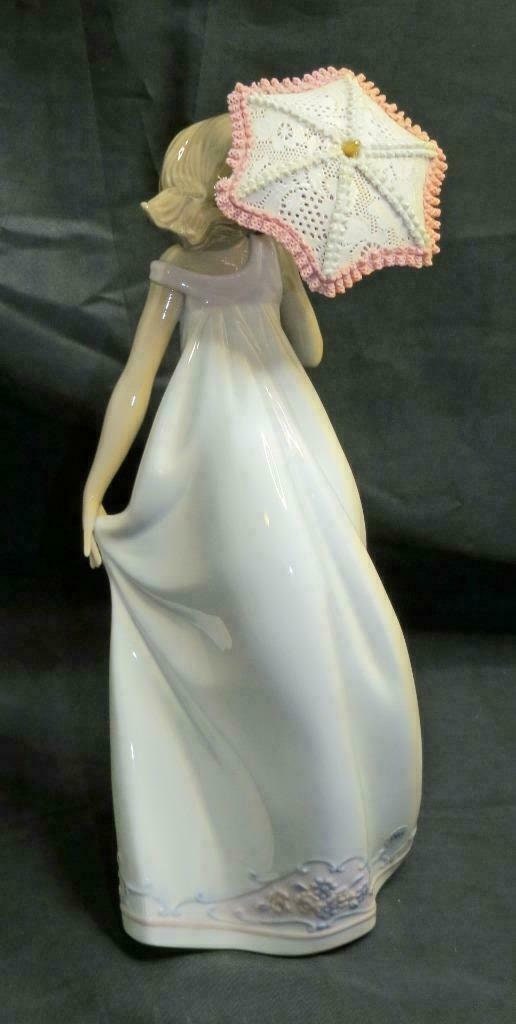 RETIRED LLADRÓ Afternoon Promenade 7636 Society Piece of 1995 with Original Box