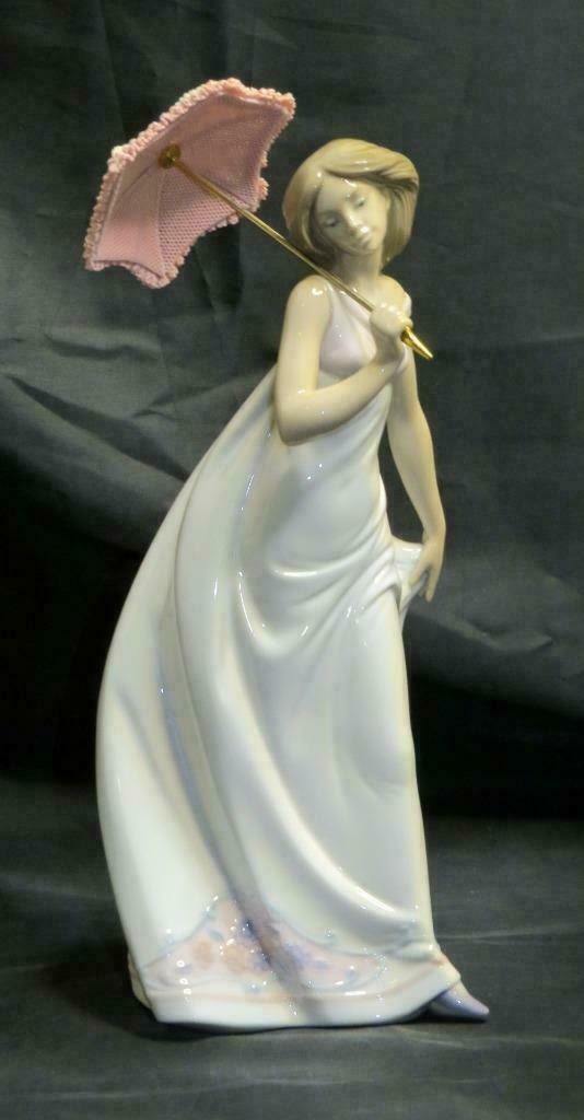 RETIRED LLADRÓ Afternoon Promenade 7636 Society Piece of 1995 with Original Box