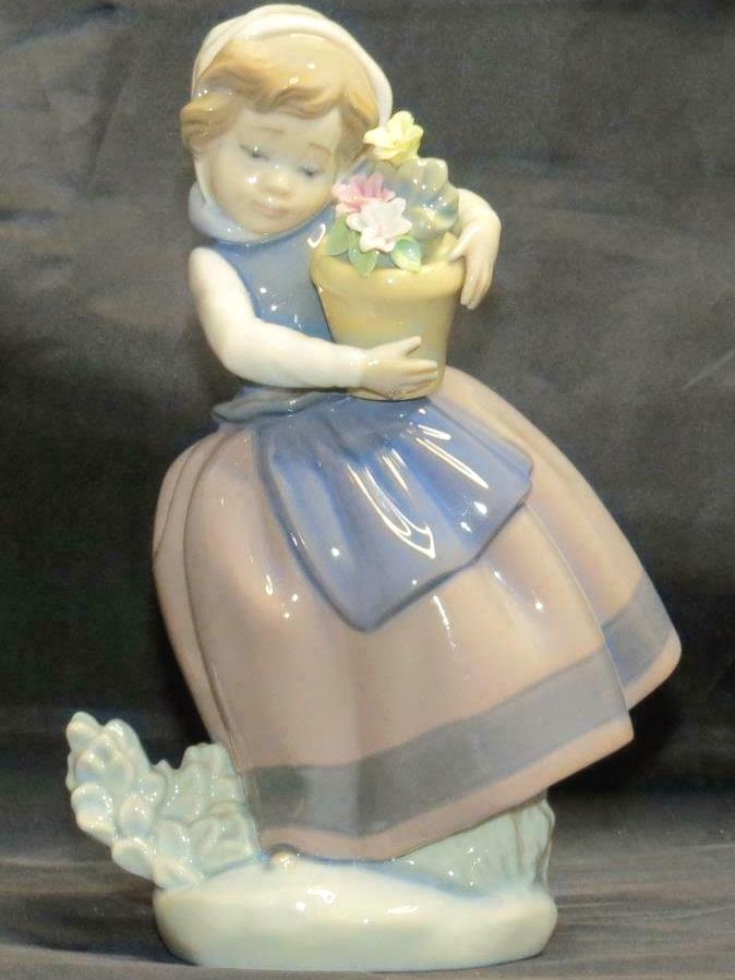 RETIRED LLADRÓ Spring is Here 5223 Young Girl With Flower Pot with Original Box