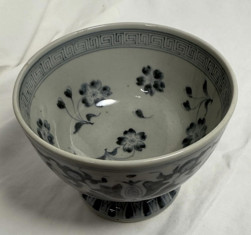 Ming Style Chinese Blue and White Porcelain Footed Bowl Stylized Lotus Design