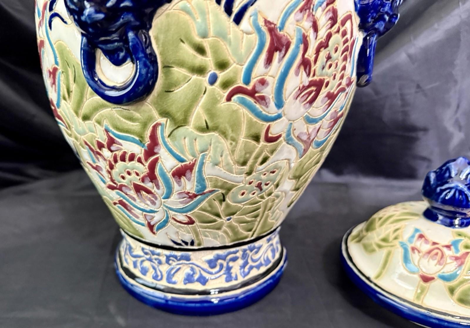 Vintage Majolica Pottery Lotus Flower Temple Ginger Jar 4 Lion Heads w/Lid Large